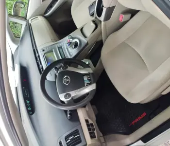 ფოტო 1 TOYOTA Prius 2012 thumb