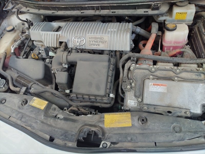 ფოტო 10 TOYOTA Prius 2012