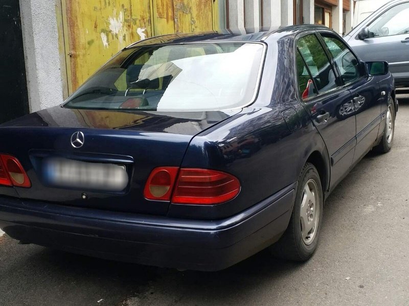 ფოტო 1 Mercedes-Benz 210 1996