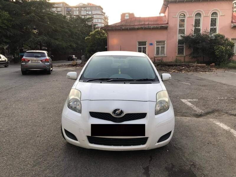 ფოტო 3 TOYOTA Vitz 2010