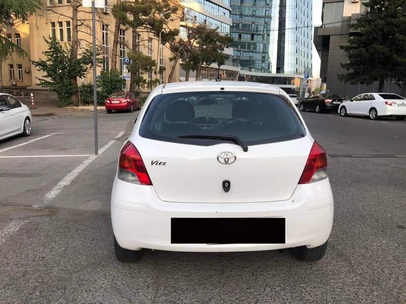 ფოტო 4 TOYOTA Vitz 2010