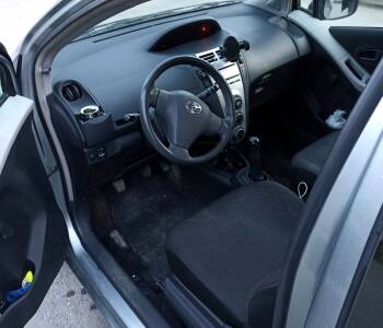 ფოტო 3 TOYOTA Yaris 2006 thumb