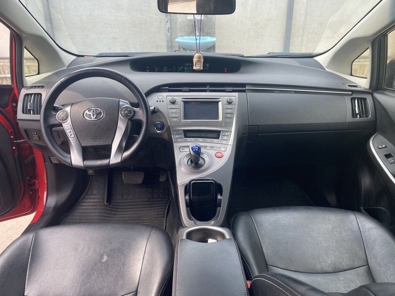 ფოტო 7 TOYOTA Prius 2014