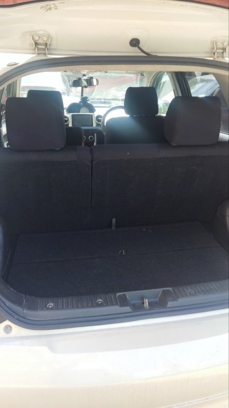ფოტო 7 TOYOTA Ist 2002