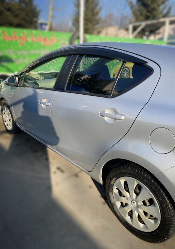 ფოტო 2 TOYOTA Aqua 2012