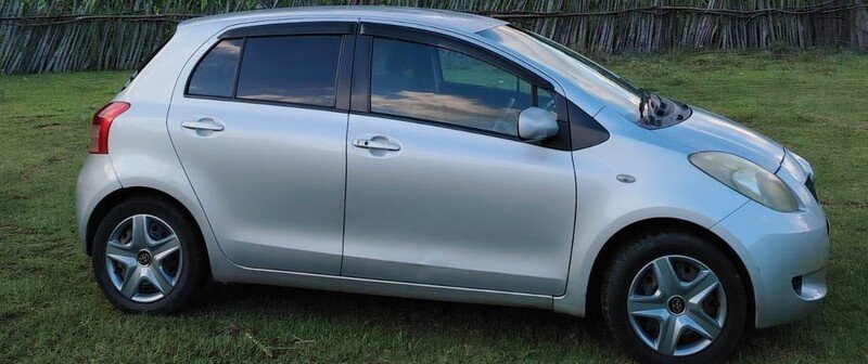 ფოტო 1 TOYOTA Vitz 2006