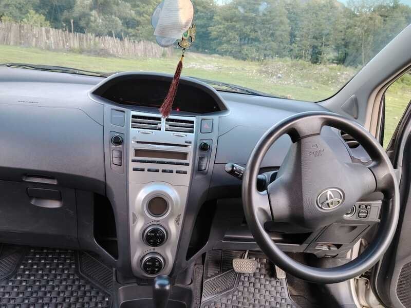 ფოტო 3 TOYOTA Vitz 2006