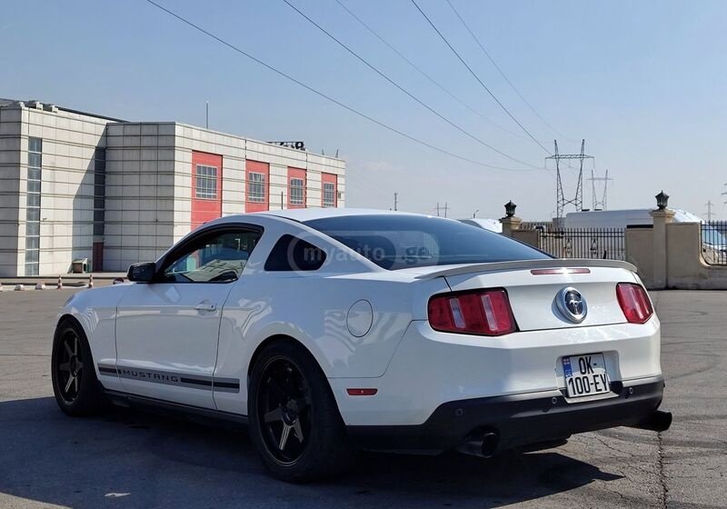 ფოტო 4 FORD Mustang 2012