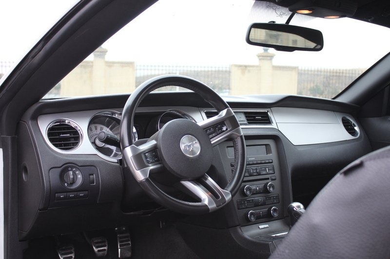 ფოტო 6 FORD Mustang 2012