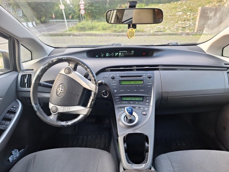 ფოტო 7 TOYOTA Prius 2010