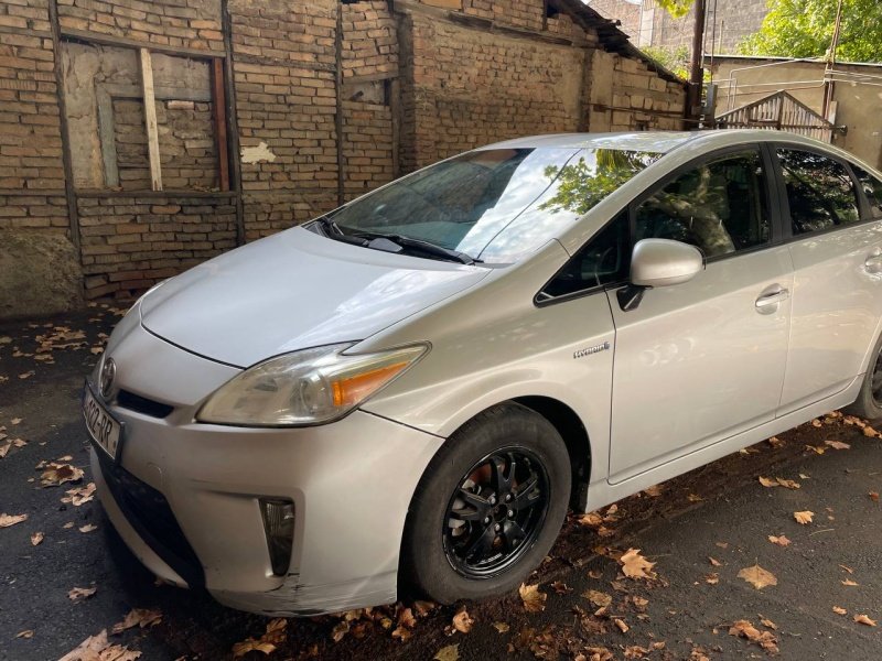 ფოტო 4 TOYOTA Prius 2012