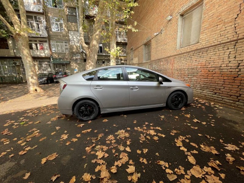 ფოტო 8 TOYOTA Prius 2012