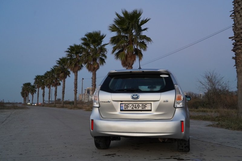 ფოტო 3 TOYOTA Prius 2012