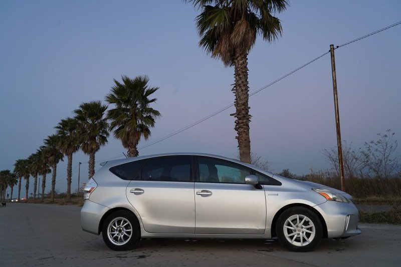 ფოტო 4 TOYOTA Prius 2012