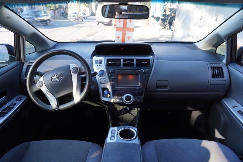 ფოტო 8 TOYOTA Prius 2012
